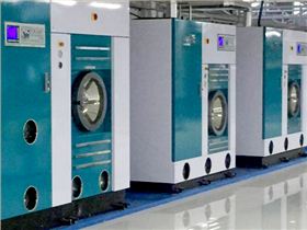 新疆小魚兒購(gòu)買尤薩干洗機(jī)的洗衣工廠
